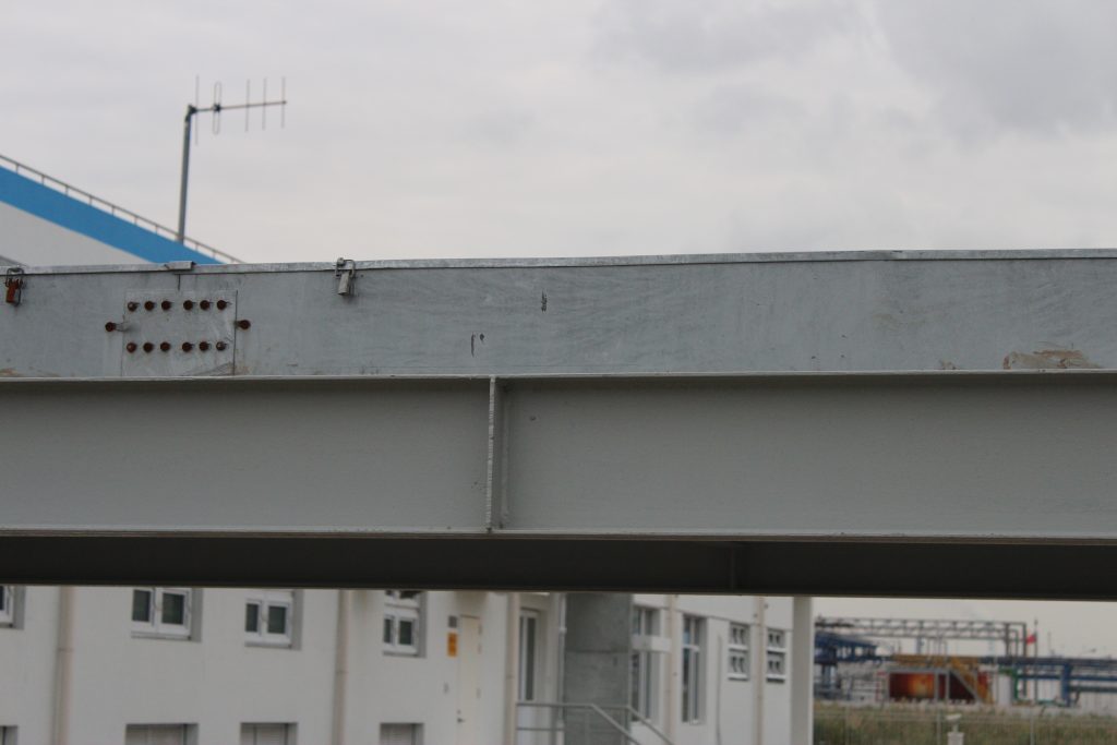 热浸锌桥架应用案例-上海巴斯夫化工厂厂房