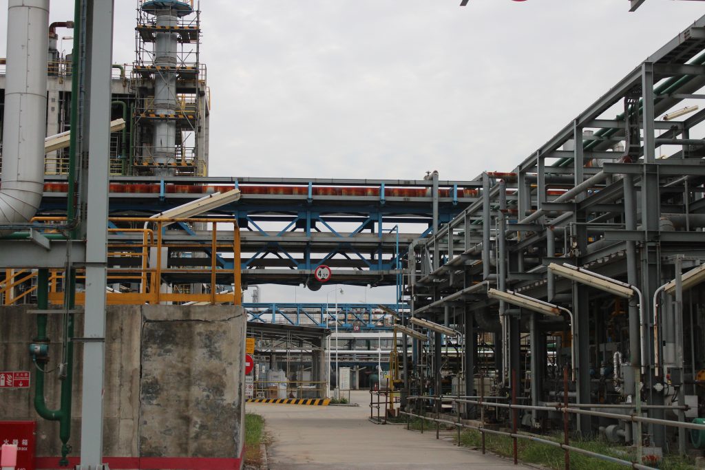 热浸锌桥架应用案例-上海巴斯夫化工厂厂房