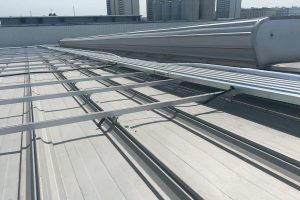海口屋顶光伏的”钢铁卫士”：屋顶台风多雨环境下的桥架方案揭秘
