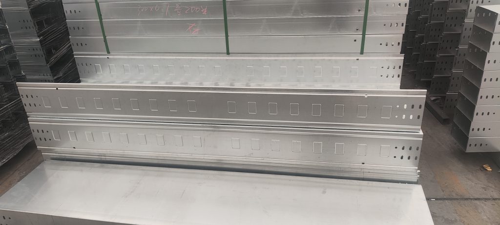 镀锌桥架生产厂家:工艺流程、标准与质量辨别